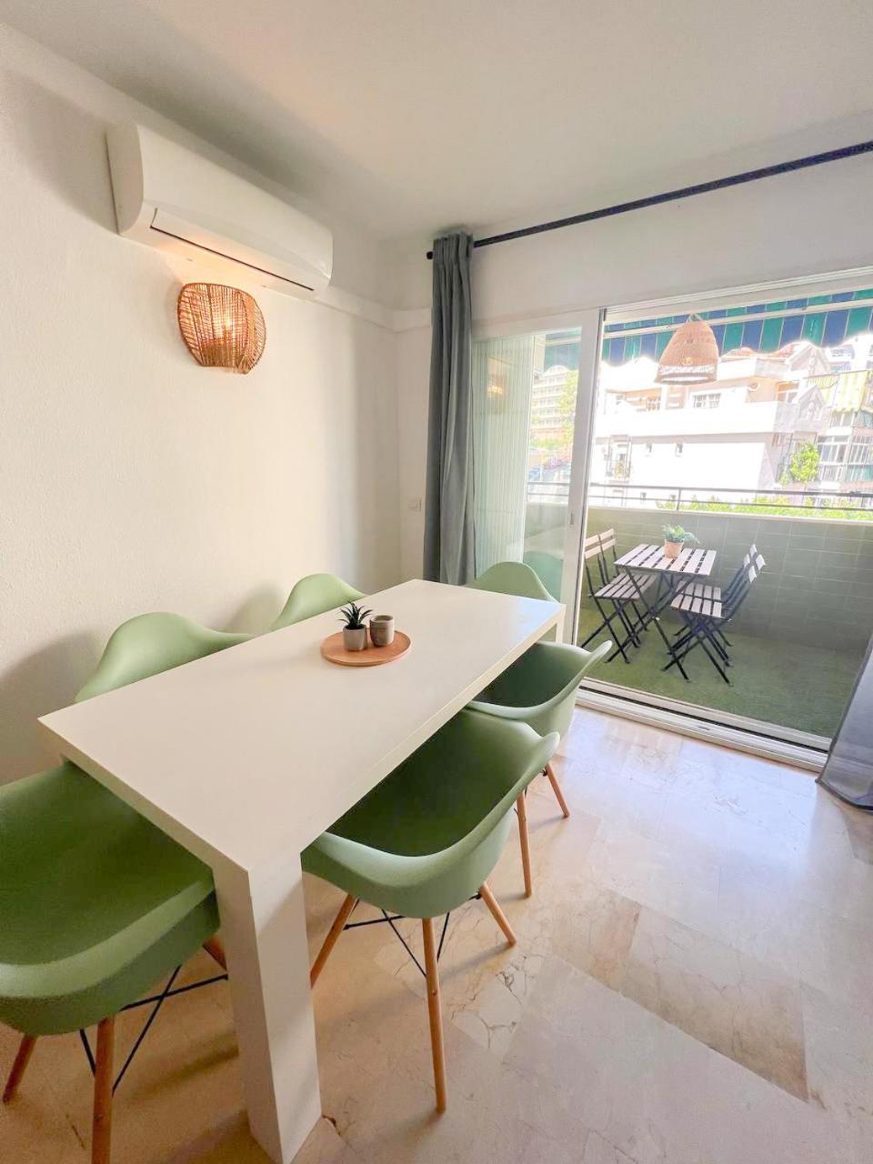 Large & Cozy Centrally Apartment Торремолінос Екстер'єр фото